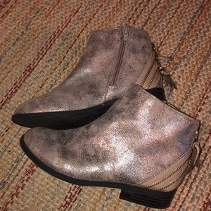 Girls’ golden booties- size 2- Dolce Vita